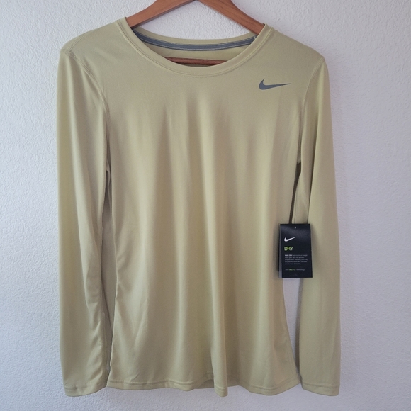 Nike Tops - NWT Nike Women's Long Sleeve Legend Performance Top in Vegas Gold Size M